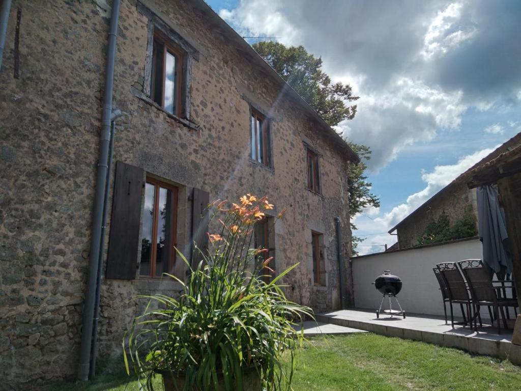 Chambre D'Hotes De Puy Faucher Arrenes Exteriér fotografie
